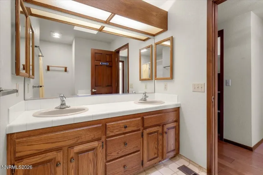 1585 Twin Oaks, Reno, Nevada 89511, 5 Bedrooms Bedrooms, ,3 BathroomsBathrooms,Residential,Residential,Twin Oaks,0,260012950