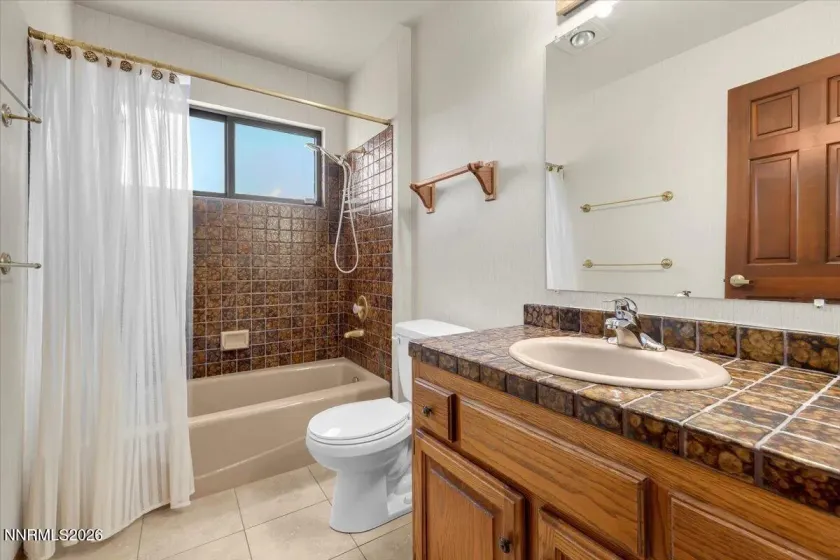 1585 Twin Oaks, Reno, Nevada 89511, 5 Bedrooms Bedrooms, ,3 BathroomsBathrooms,Residential,Residential,Twin Oaks,0,260012950