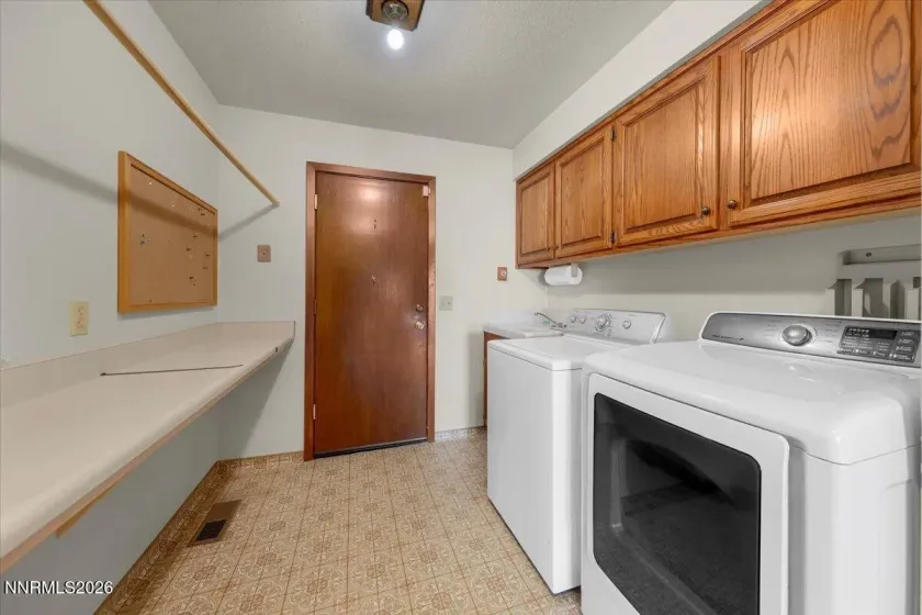 1585 Twin Oaks, Reno, Nevada 89511, 5 Bedrooms Bedrooms, ,3 BathroomsBathrooms,Residential,Residential,Twin Oaks,0,260012950