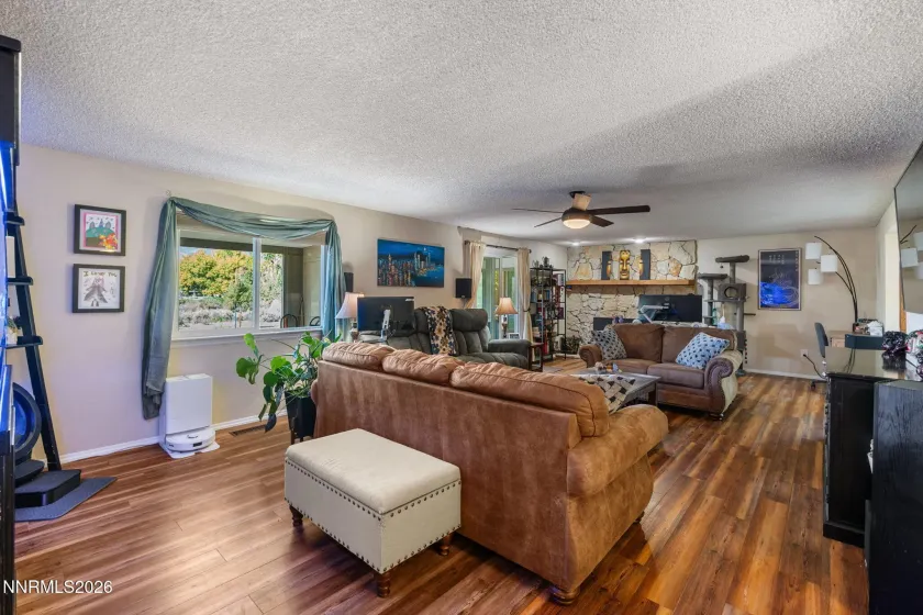 4400 Gentry, Carson City, Nevada 89701, 3 Bedrooms Bedrooms, ,2 BathroomsBathrooms,Residential,Residential,Gentry,0,260012954