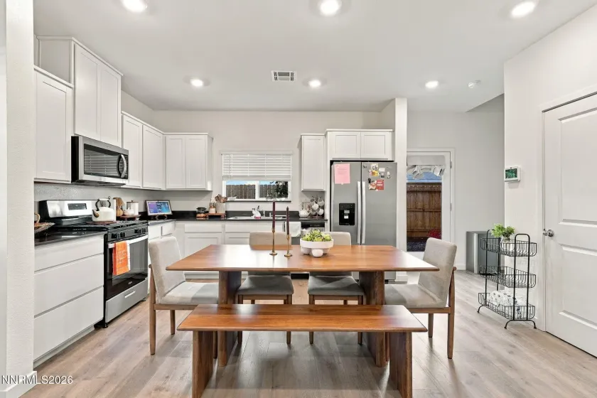 737 Hamilton Park, Reno, Nevada 89506, 3 Bedrooms Bedrooms, ,3 BathroomsBathrooms,Residential,Residential,Hamilton Park,0,260012976