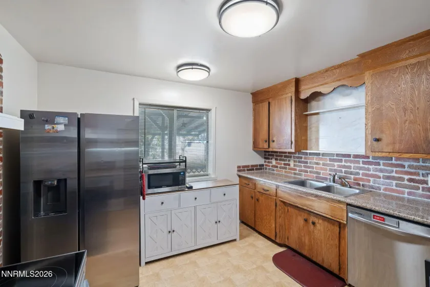 218 Center, Yerington, Nevada 89447, 3 Bedrooms Bedrooms, ,2 BathroomsBathrooms,Residential,Residential,Center,0,260013001