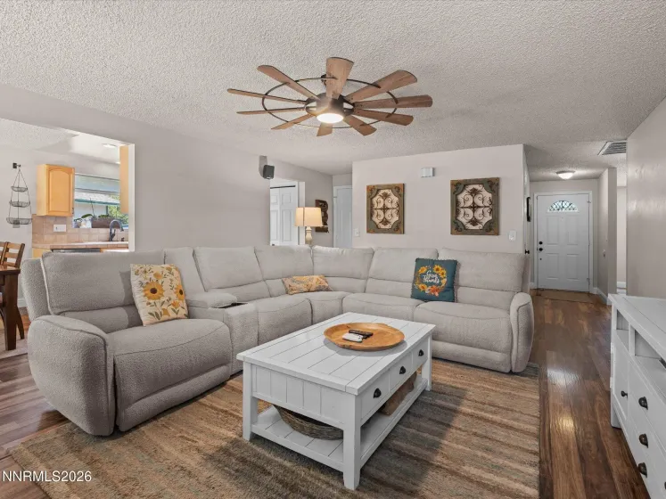 3037 Chollar, Sparks, Nevada 89434, 3 Bedrooms Bedrooms, ,2 BathroomsBathrooms,Residential,Residential,Chollar,0,260013072