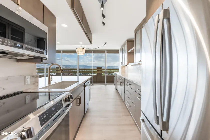 100 Arlington, Reno, Nevada 89501, 2 Bedrooms Bedrooms, ,2 BathroomsBathrooms,Residential,Residential,Arlington,0,260013086