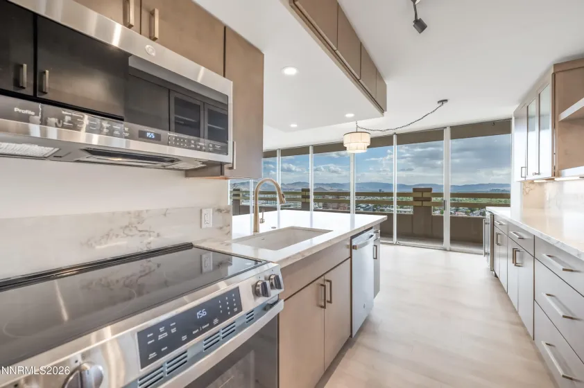 100 Arlington, Reno, Nevada 89501, 2 Bedrooms Bedrooms, ,2 BathroomsBathrooms,Residential,Residential,Arlington,0,260013086