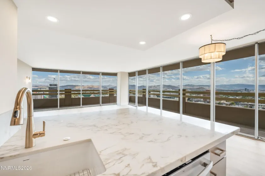 100 Arlington, Reno, Nevada 89501, 2 Bedrooms Bedrooms, ,2 BathroomsBathrooms,Residential,Residential,Arlington,0,260013086