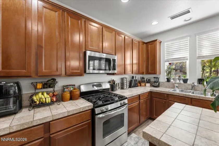 7043 Sacred, Sparks, Nevada 89436, 3 Bedrooms Bedrooms, ,3 BathroomsBathrooms,Residential,Residential,Sacred,0,260013110