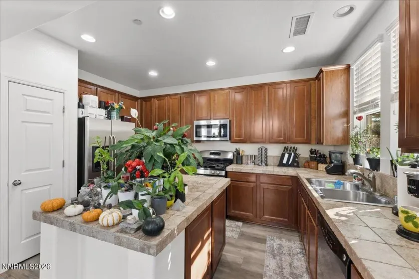 7043 Sacred, Sparks, Nevada 89436, 3 Bedrooms Bedrooms, ,3 BathroomsBathrooms,Residential,Residential,Sacred,0,260013110