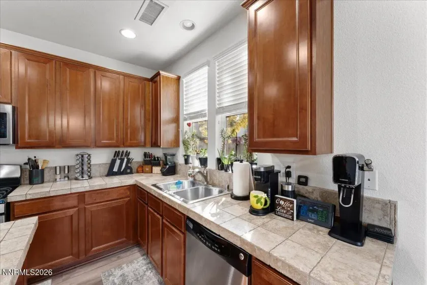7043 Sacred, Sparks, Nevada 89436, 3 Bedrooms Bedrooms, ,3 BathroomsBathrooms,Residential,Residential,Sacred,0,260013110