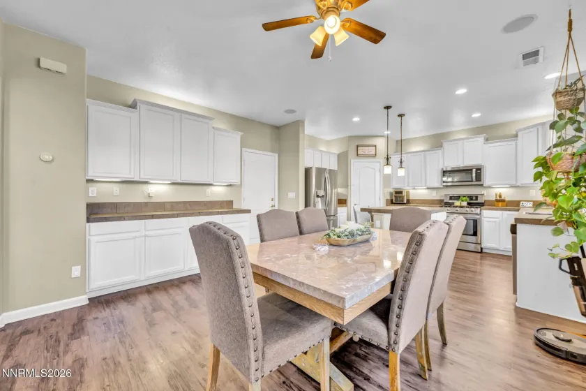 7239 Foxwood, Sparks, Nevada 89436, 3 Bedrooms Bedrooms, ,3 BathroomsBathrooms,Residential,Residential,Foxwood,0,260013117