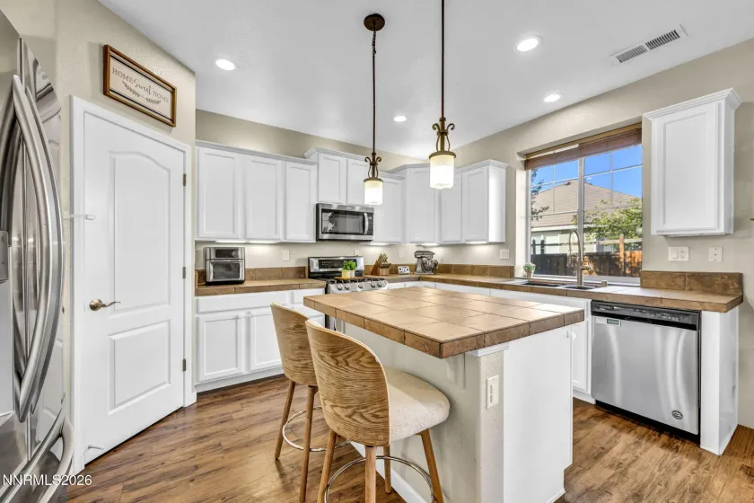 7239 Foxwood, Sparks, Nevada 89436, 3 Bedrooms Bedrooms, ,3 BathroomsBathrooms,Residential,Residential,Foxwood,0,260013117