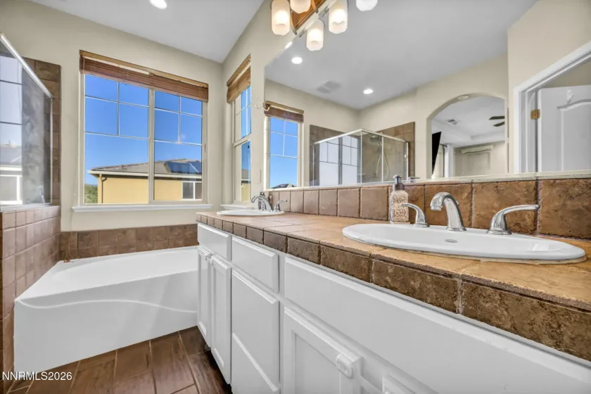 7239 Foxwood, Sparks, Nevada 89436, 3 Bedrooms Bedrooms, ,3 BathroomsBathrooms,Residential,Residential,Foxwood,0,260013117