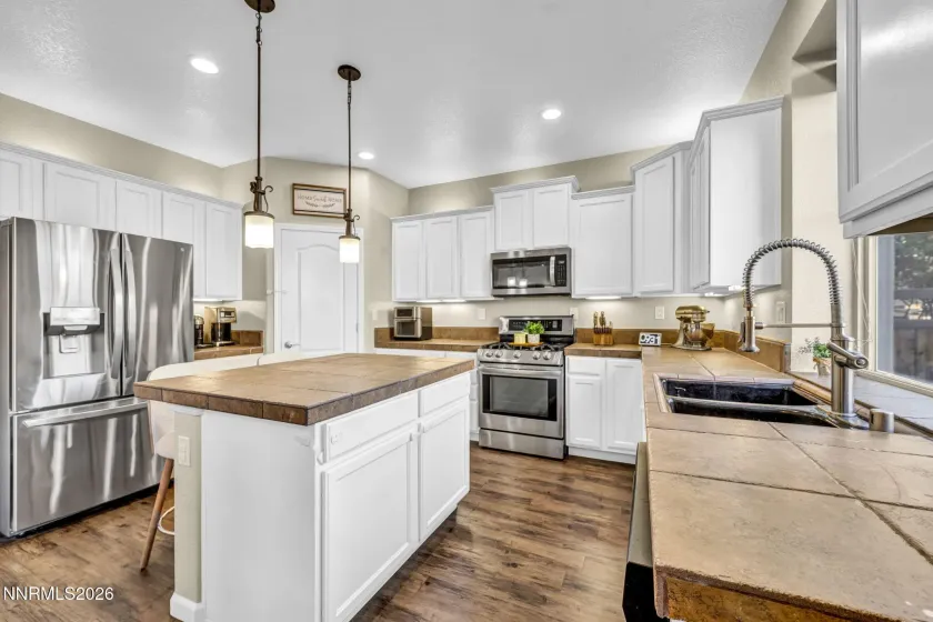 7239 Foxwood, Sparks, Nevada 89436, 3 Bedrooms Bedrooms, ,3 BathroomsBathrooms,Residential,Residential,Foxwood,0,260013117
