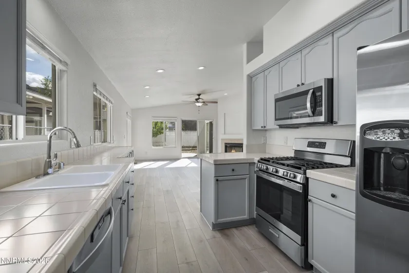 288 Ave De La D'Emerald, Sparks, Nevada 89434, 3 Bedrooms Bedrooms, ,2 BathroomsBathrooms,Residential,Residential,Ave De La D'Emerald,0,260013131