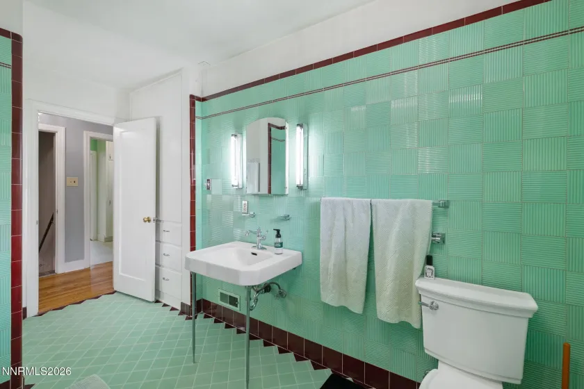 1050 Sharon, Reno, Nevada 89509, 3 Bedrooms Bedrooms, ,2 BathroomsBathrooms,Residential,Residential,Sharon,0,260013151