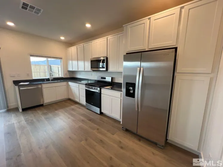 7924 Schist, Sparks, Nevada 89436, 4 Bedrooms Bedrooms, ,3 BathroomsBathrooms,Residential Lease,Manufactured,Schist,0,260013162