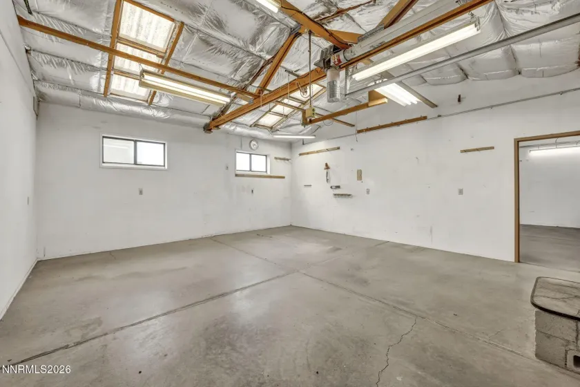 Workshop/Garage (Bays 2 & 3)
