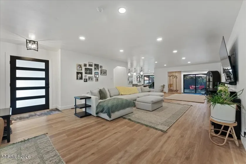 940 Manor, Reno, Nevada 89509, 5 Bedrooms Bedrooms, ,4 BathroomsBathrooms,Residential,Residential,Manor,0,260013203