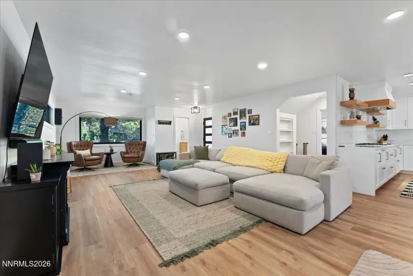 940 Manor, Reno, Nevada 89509, 5 Bedrooms Bedrooms, ,4 BathroomsBathrooms,Residential,Residential,Manor,0,260013203