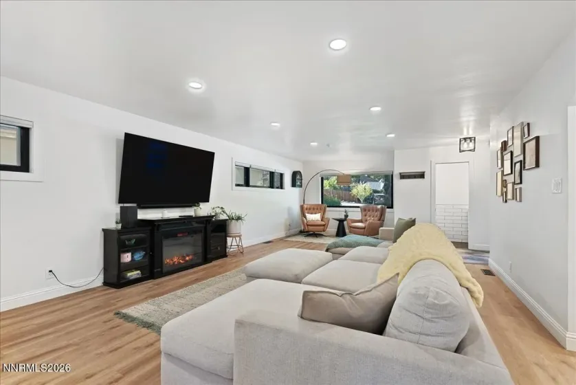 940 Manor, Reno, Nevada 89509, 5 Bedrooms Bedrooms, ,4 BathroomsBathrooms,Residential,Residential,Manor,0,260013203
