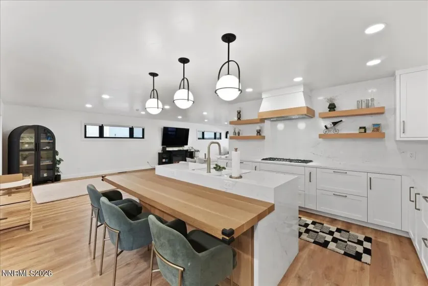 940 Manor, Reno, Nevada 89509, 5 Bedrooms Bedrooms, ,4 BathroomsBathrooms,Residential,Residential,Manor,0,260013203