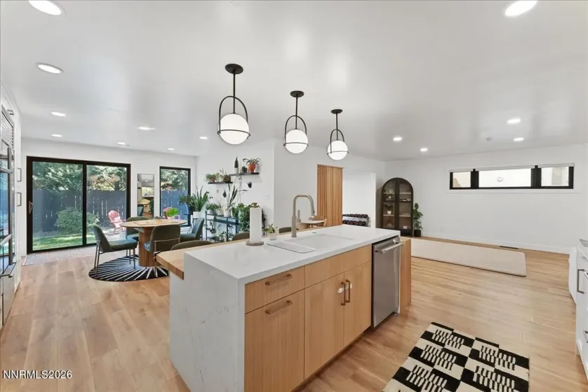940 Manor, Reno, Nevada 89509, 5 Bedrooms Bedrooms, ,4 BathroomsBathrooms,Residential,Residential,Manor,0,260013203