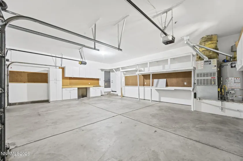 garage shelves & cabinets