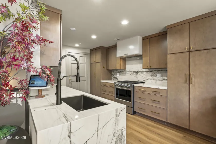 400 Fairview, Incline Village, Nevada 89451, 2 Bedrooms Bedrooms, ,3 BathroomsBathrooms,Residential,Residential,Fairview,0,260013221
