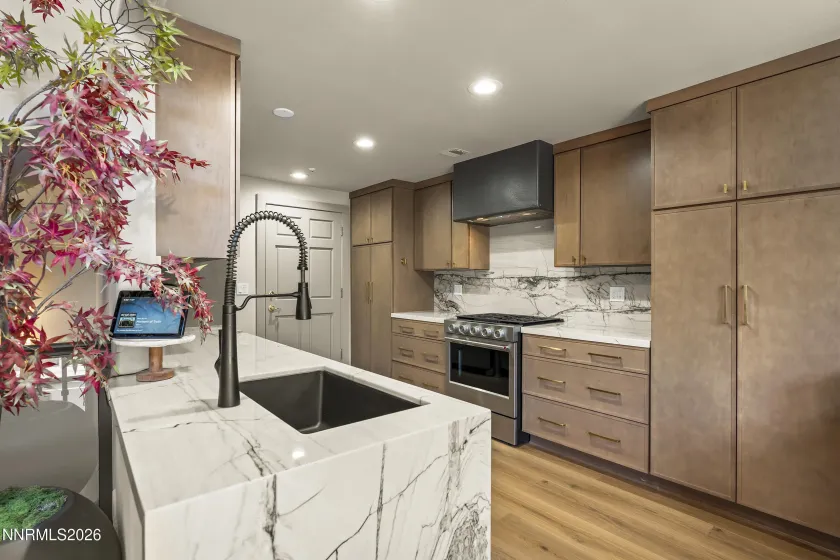 400 Fairview, Incline Village, Nevada 89451, 2 Bedrooms Bedrooms, ,3 BathroomsBathrooms,Residential,Residential,Fairview,0,260013221