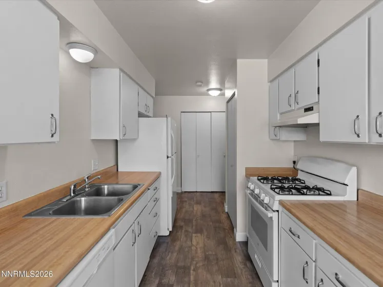 654 Douglas, Fallon, Nevada 89406, 3 Bedrooms Bedrooms, ,1 BathroomBathrooms,Residential,Residential,Douglas,0,260013234