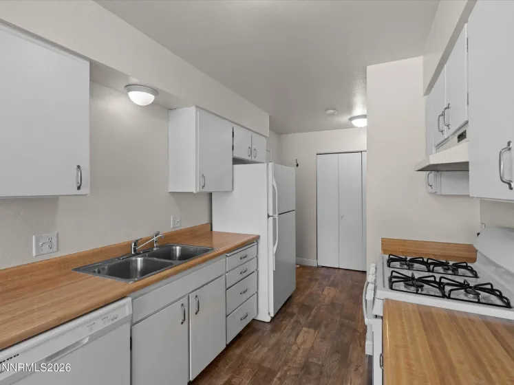 654 Douglas, Fallon, Nevada 89406, 3 Bedrooms Bedrooms, ,1 BathroomBathrooms,Residential,Residential,Douglas,0,260013234