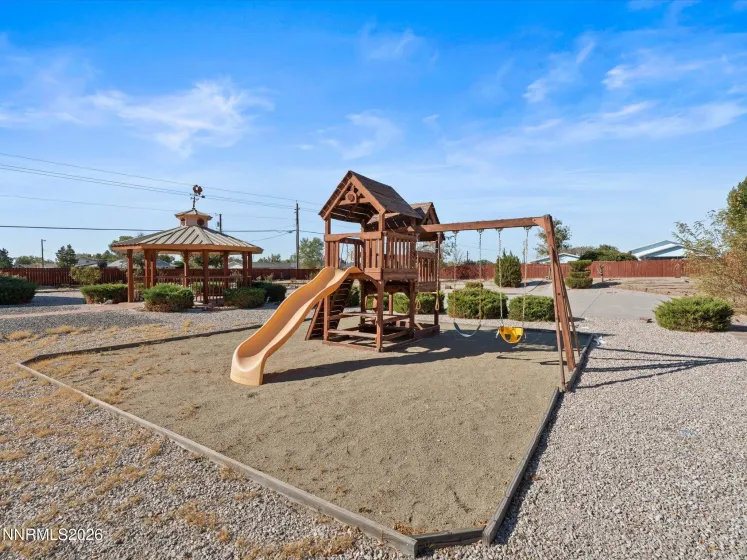 1515 Getto, Fallon, Nevada 89406, 4 Bedrooms Bedrooms, ,3 BathroomsBathrooms,Residential,Residential,Getto,0,260013292
