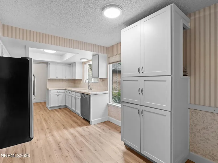 12590 Creek Crest, Reno, Nevada 89511, 3 Bedrooms Bedrooms, ,2 BathroomsBathrooms,Residential,Residential,Creek Crest,0,260013294