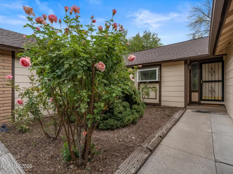 12590 Creek Crest, Reno, Nevada 89511, 3 Bedrooms Bedrooms, ,2 BathroomsBathrooms,Residential,Residential,Creek Crest,0,260013294