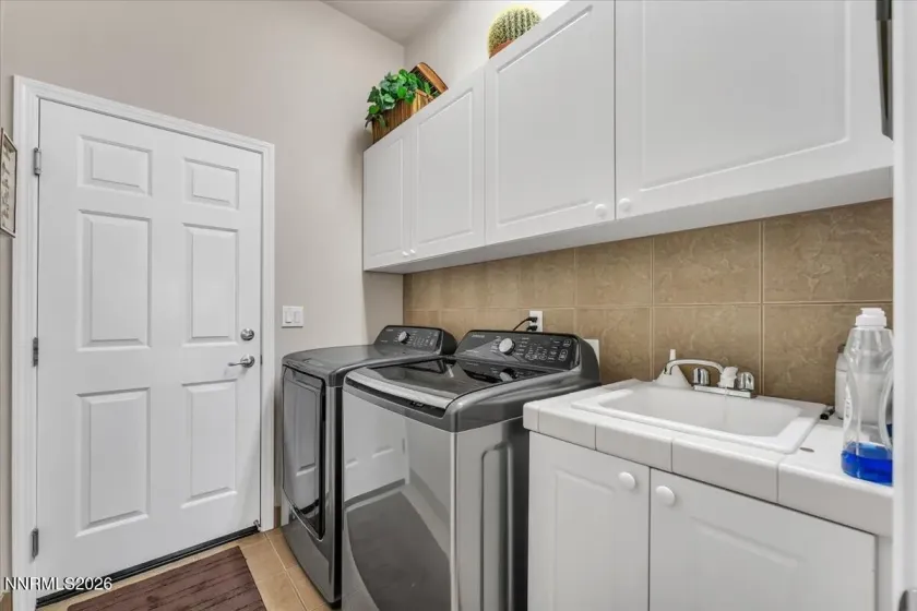 7400 Lacerta, Sparks, Nevada 89436, 4 Bedrooms Bedrooms, ,2 BathroomsBathrooms,Residential,Residential,Lacerta,0,260013311