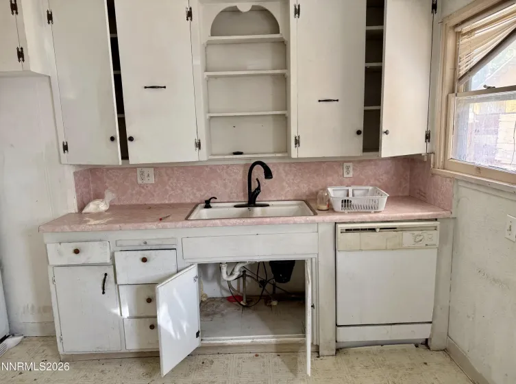 729 Balzar, Reno, Nevada 89502, 2 Bedrooms Bedrooms, ,1 BathroomBathrooms,Residential,Residential,Balzar,0,260013368