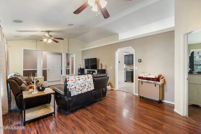194 White Rose, Sparks, Nevada 89441, 3 Bedrooms Bedrooms, ,2 BathroomsBathrooms,Residential,Residential,White Rose,0,260013395