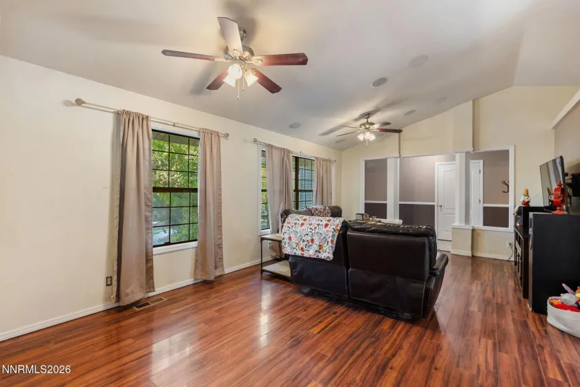 194 White Rose, Sparks, Nevada 89441, 3 Bedrooms Bedrooms, ,2 BathroomsBathrooms,Residential,Residential,White Rose,0,260013395
