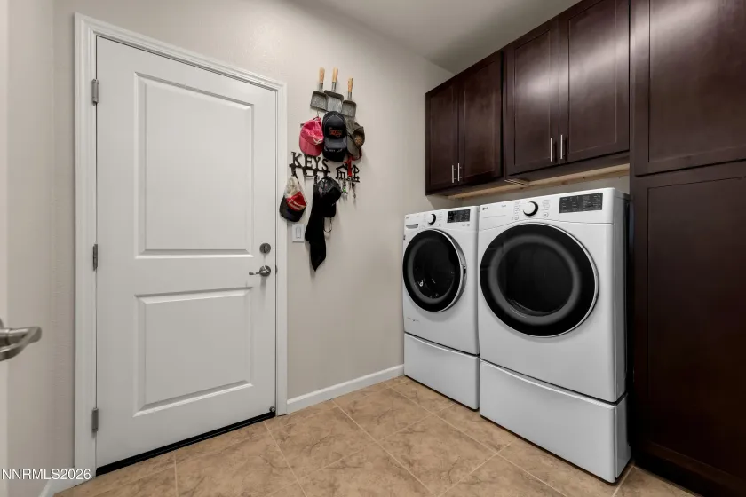2300 Hickory, Sparks, Nevada 89441, 4 Bedrooms Bedrooms, ,2 BathroomsBathrooms,Residential,Residential,Hickory,0,260013398