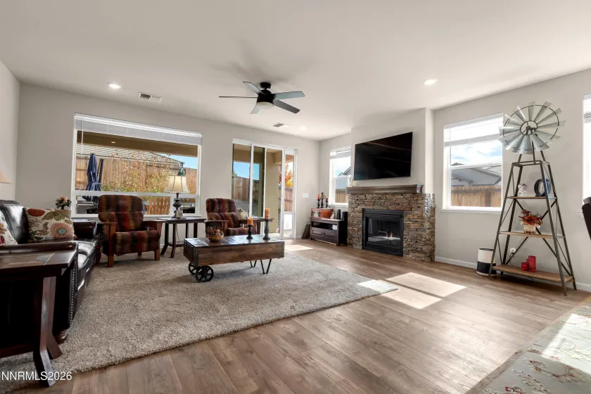2300 Hickory, Sparks, Nevada 89441, 4 Bedrooms Bedrooms, ,2 BathroomsBathrooms,Residential,Residential,Hickory,0,260013398