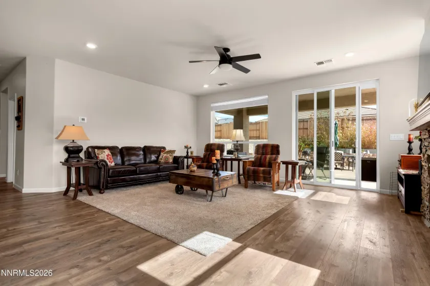 2300 Hickory, Sparks, Nevada 89441, 4 Bedrooms Bedrooms, ,2 BathroomsBathrooms,Residential,Residential,Hickory,0,260013398