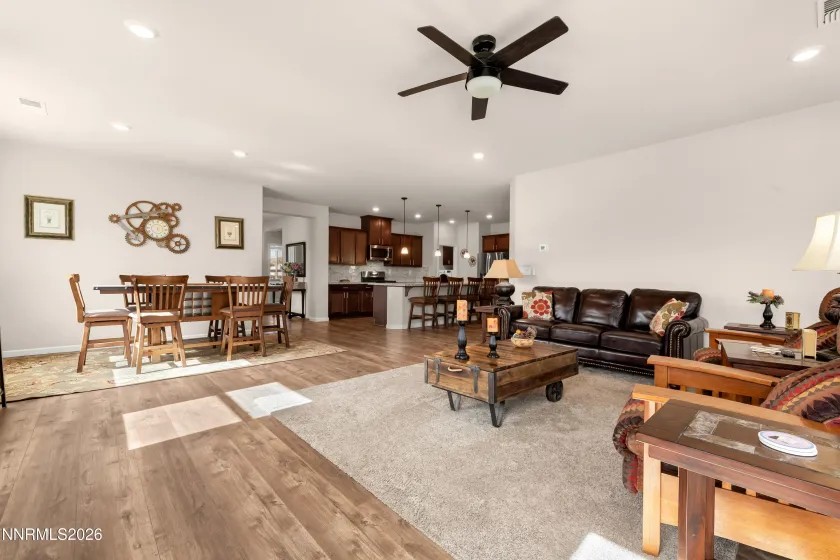 2300 Hickory, Sparks, Nevada 89441, 4 Bedrooms Bedrooms, ,2 BathroomsBathrooms,Residential,Residential,Hickory,0,260013398