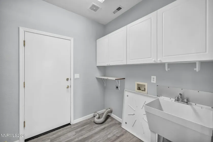 1270 Vista Alta, Reno, Nevada 89521, 3 Bedrooms Bedrooms, ,2 BathroomsBathrooms,Residential,Residential,Vista Alta,0,260013435