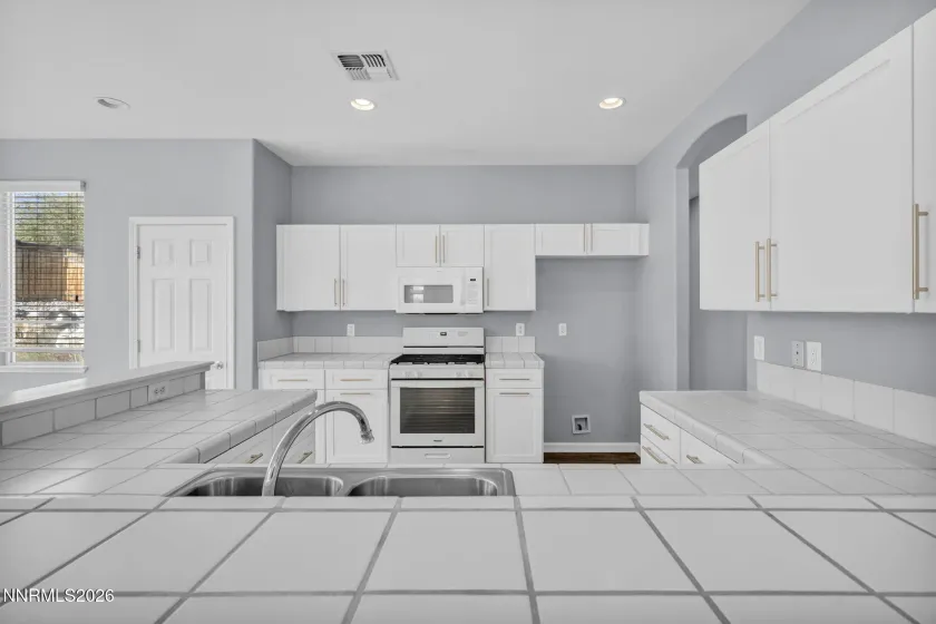 1270 Vista Alta, Reno, Nevada 89521, 3 Bedrooms Bedrooms, ,2 BathroomsBathrooms,Residential,Residential,Vista Alta,0,260013435