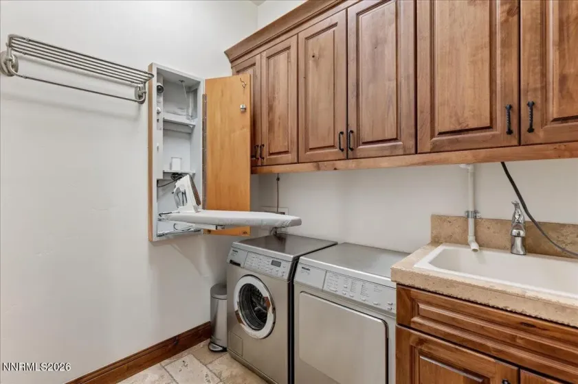 5915 Cartier, Reno, Nevada 89511, 3 Bedrooms Bedrooms, ,4 BathroomsBathrooms,Residential,Residential,Cartier,0,260013472