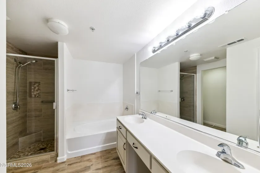 9050 Double R, Reno, Nevada 89521, 2 Bedrooms Bedrooms, ,2 BathroomsBathrooms,Residential,Residential,Double R,0,260013488