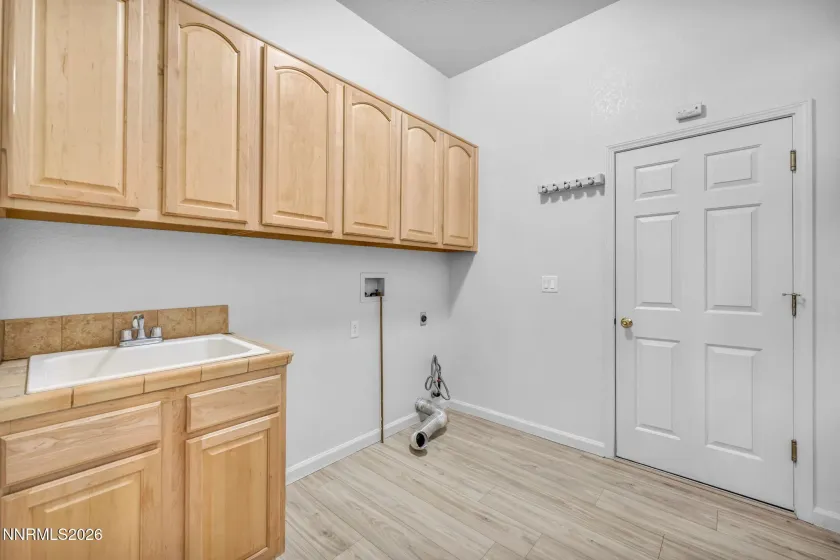 2871 Hot Springs, Minden, Nevada 89423, 4 Bedrooms Bedrooms, ,3 BathroomsBathrooms,Residential,Residential,Hot Springs,0,260013544