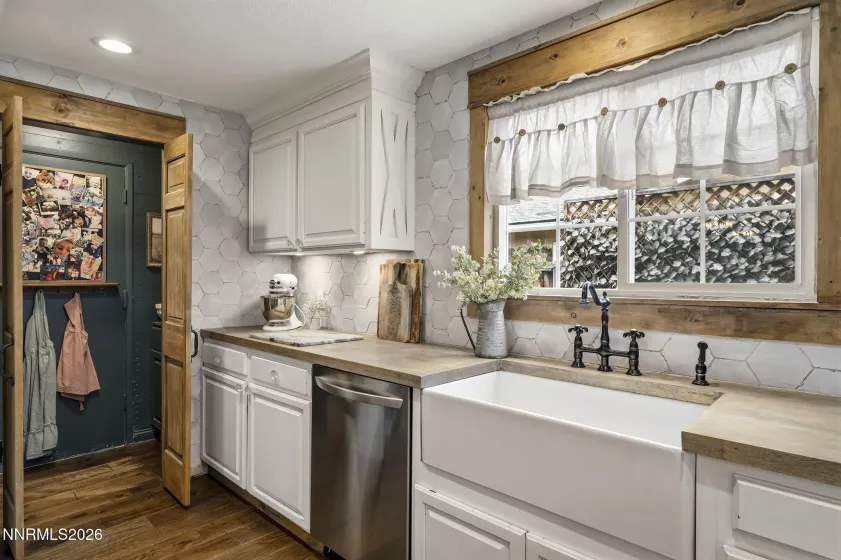 4050 Houston, Reno, Nevada 89502, 3 Bedrooms Bedrooms, ,2 BathroomsBathrooms,Residential,Residential,Houston,0,260013551