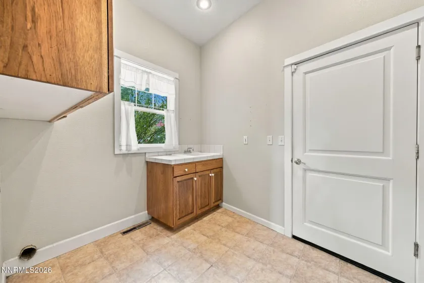 231 Laura Springs, Gardnerville, Nevada 89460, 3 Bedrooms Bedrooms, ,3 BathroomsBathrooms,Residential,Residential,Laura Springs,0,260013572