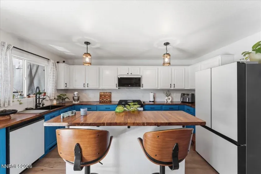 122 Desert Springs, Fernley, Nevada 89408, 3 Bedrooms Bedrooms, ,3 BathroomsBathrooms,Residential,Residential,Desert Springs,0,260013582